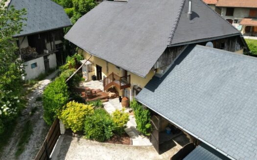 Maison corps de ferme rénovée avec T2 indépendant