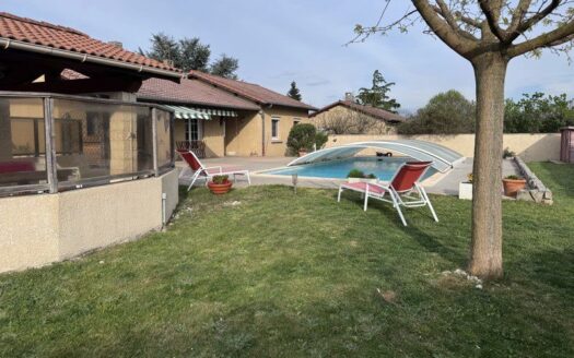 Maison 3 chambres avec sous-sol, piscine et terrain 1065 m² – Granges-les-Beaumont