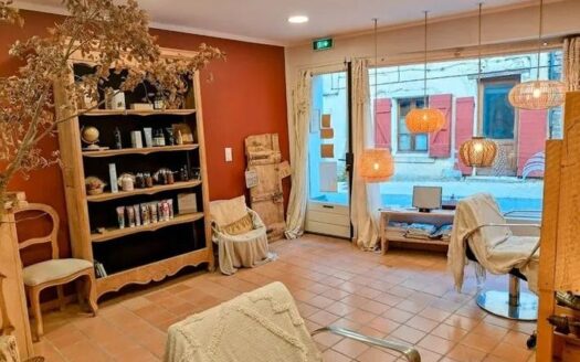 Grand appartement dans maison de village