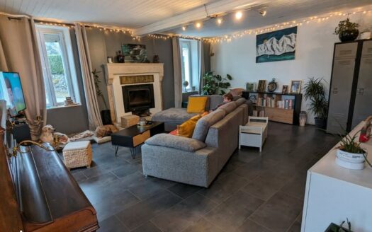 1/3  Maison à finir de renover
