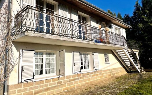 87190 MAGNAC-LAVAL- LIMOUSIN Maison Familiale surface au sol de 191m2 sur terrain de 1385 m2