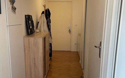 À vendre – Appartement 4 pièces (actuellement 3 pièces) – 80,25 m² – Balcon – Parking – 222000