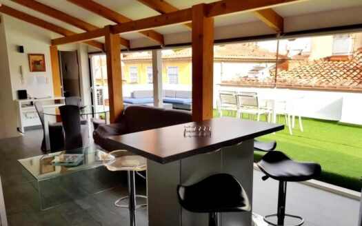 Unique : superbe loft en « rooftop » T4 de 120 m² hab env. + terrasse 40 m² env. Centre histori