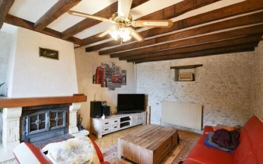 Maison longère 215 m² avec grange sur terrain clos et beaux volumes