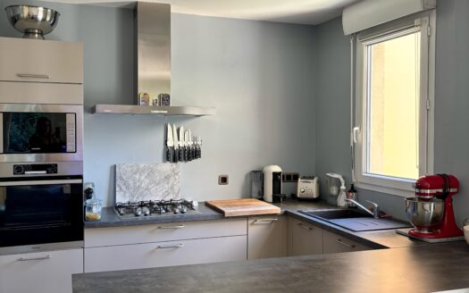 À VENDRE – Appartement type 3 avec terrasse en résidence sécurisée