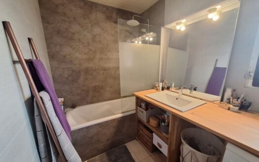 Appartement 3 pièces – 75 m² – Châteauvert – 135 000