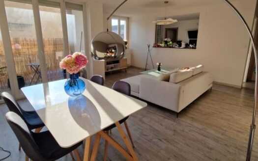 Appartement 3 pièces 87 m² proche centre ville avec balcon & cave