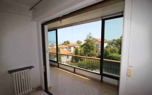 Superbe F3 central, calme et panoramique de 67m2 (77m2 habitables) avec terrasses, cave et park