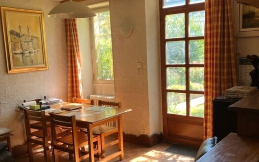 Belle maison en pierre 6 pièces à St Egrève