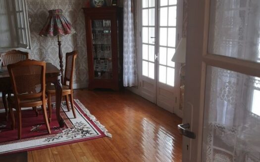 Ensemble immobilier de rapport : maison sur terrain 1 hectare en Gironde 33 Pineuilh