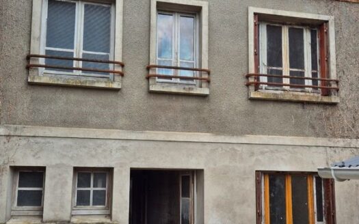 Maison de ville de 180 m² à rénover entièrement – Saint-Satur (18300) – 79 000