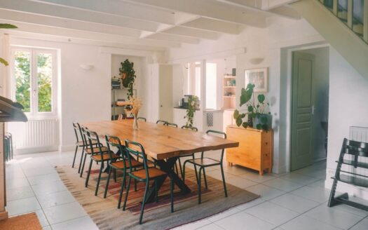 Maison de charme avec piscine et activité de location touristique rentable