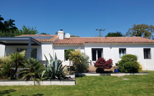 IDEAL FAMILLE OU INVESTISSEURS – Maison  6 pièces de 162 m² à Saint Avaugourd des Landes