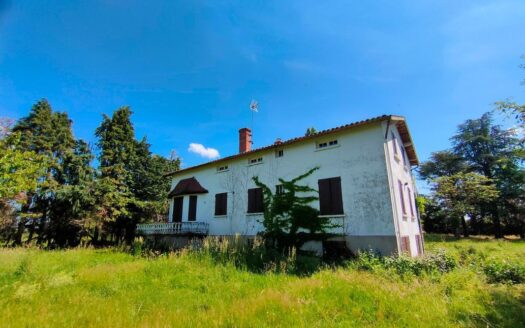 GRANDE MAISON 400 M2 avec TERRAIN 2000 M2
