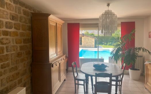 Très belle maison avec piscine à Prix-lès-Mézières-Mézières