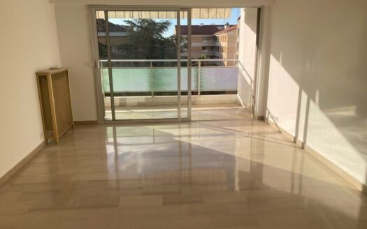 Cannes. Bel appartement refait à neuf 71 m2 . Affaire très sérieuse