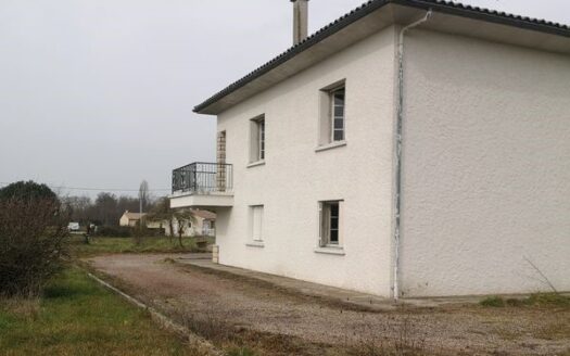 Ensemble immobilier de rapport : maison sur terrain 1 hectare en Gironde 33 Pineuilh
