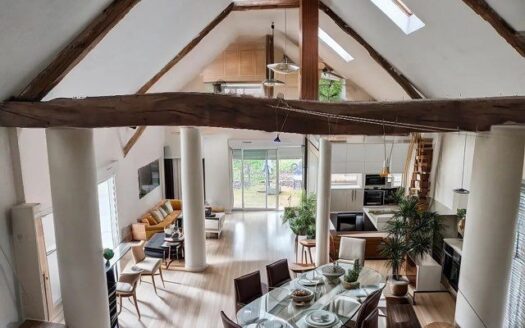 Longère 240 m² rénovée 7 pièces sur terrain 3000 m²