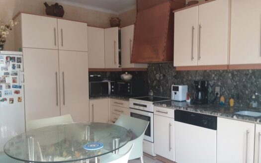 Maison 9 pièces 200 m²