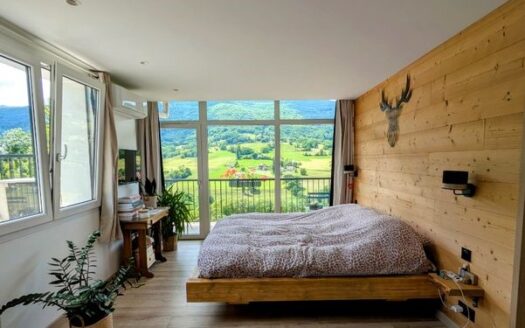 T2 bis 59 m² rénové – Meublé – Dernier étage – Vue Mont Clergeon