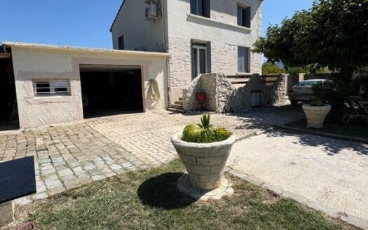 À VENDRE – Maison 3 chambres avec jardin, garage et piscine – Idéal famille