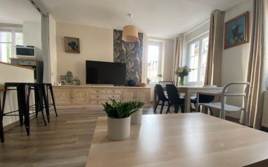 Maison de ville 3 chambres à Lisieux – proche Carmel, commerces et gare