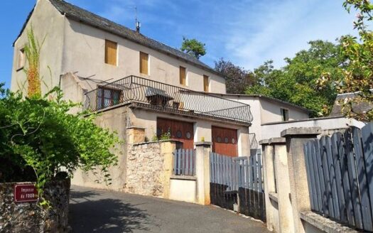 Maison à rénover avec dépendances
