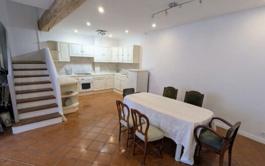 Maison de charme rénovée au cœur d’Espéraza – 150 m² sur 3 niveaux