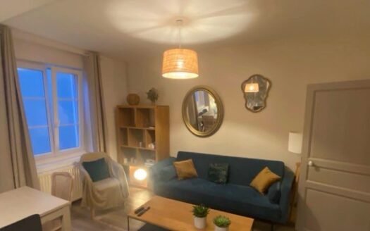 Maison de ville 3 chambres à Lisieux – proche Carmel, commerces et gare