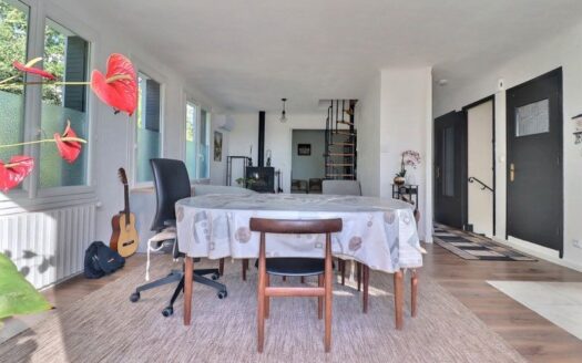 Villa avec piscine et vue imprenable …