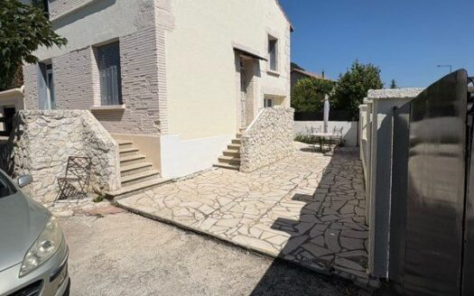 À VENDRE – Maison 3 chambres avec jardin, garage et piscine – Idéal famille