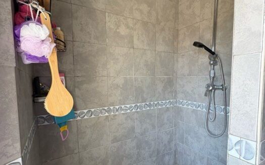 À VENDRE – Maison 3 chambres avec jardin, garage et piscine – Idéal famille