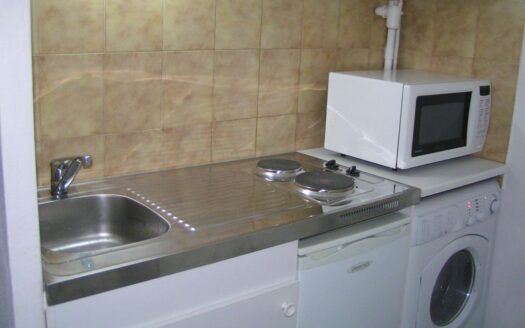 Pour Investisseurs Grand STUDIO Meublé 35m2 quartier EUROPOLE
