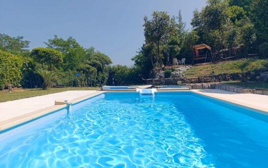 Villa avec piscine et vue imprenable …