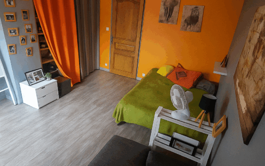 Maison avec terrain et dépendances
